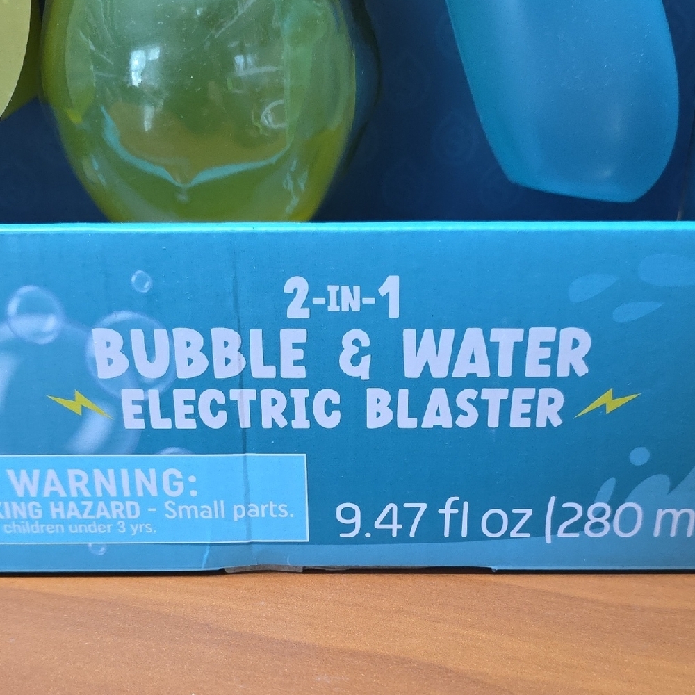 Bubble & Water Blaster - Blue and Yellow - Picture 2 of 7